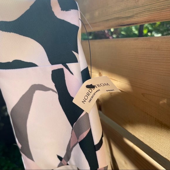 Plus size cocktail dress negative space plant print - Picture 4 of 11